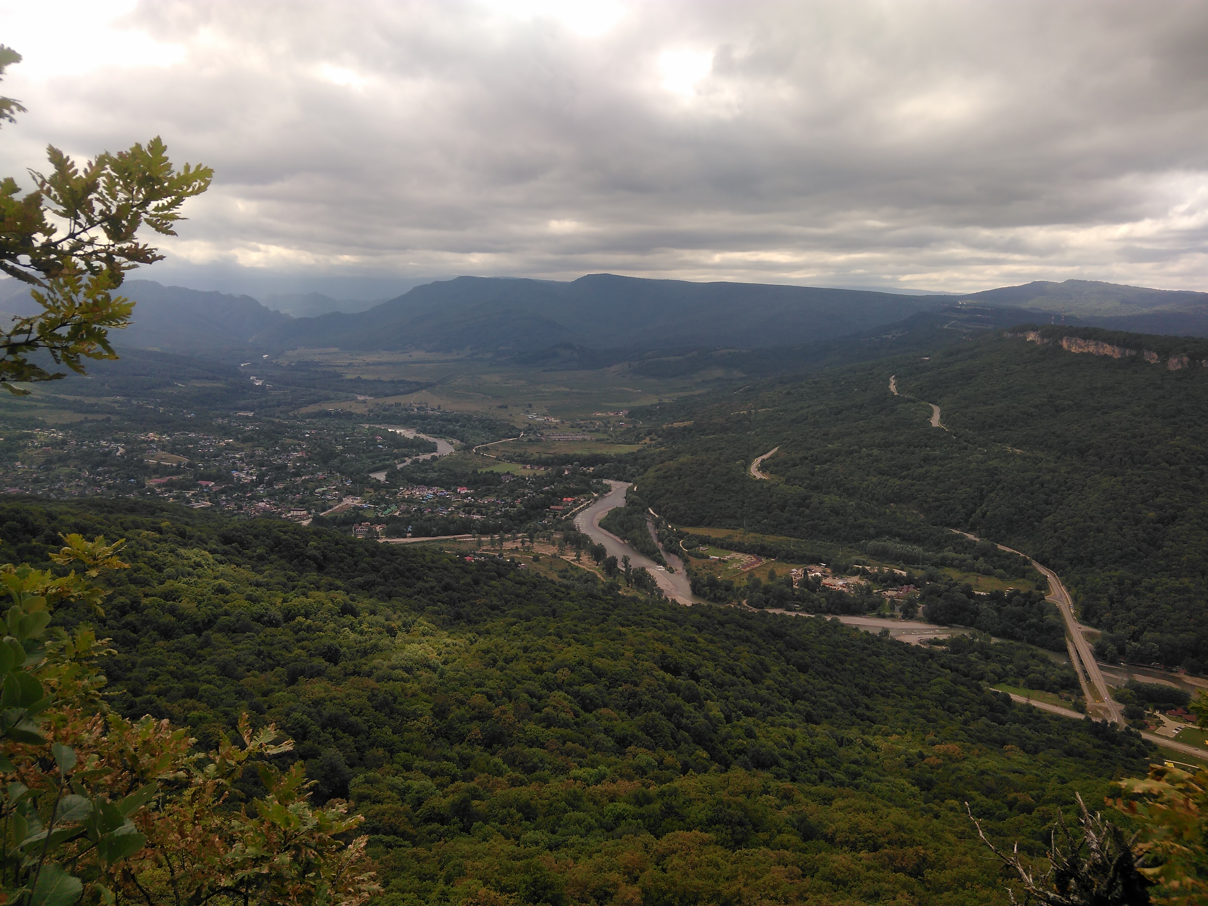 Pogled sa Aziš-Tau na dolinu rijeke Bijele