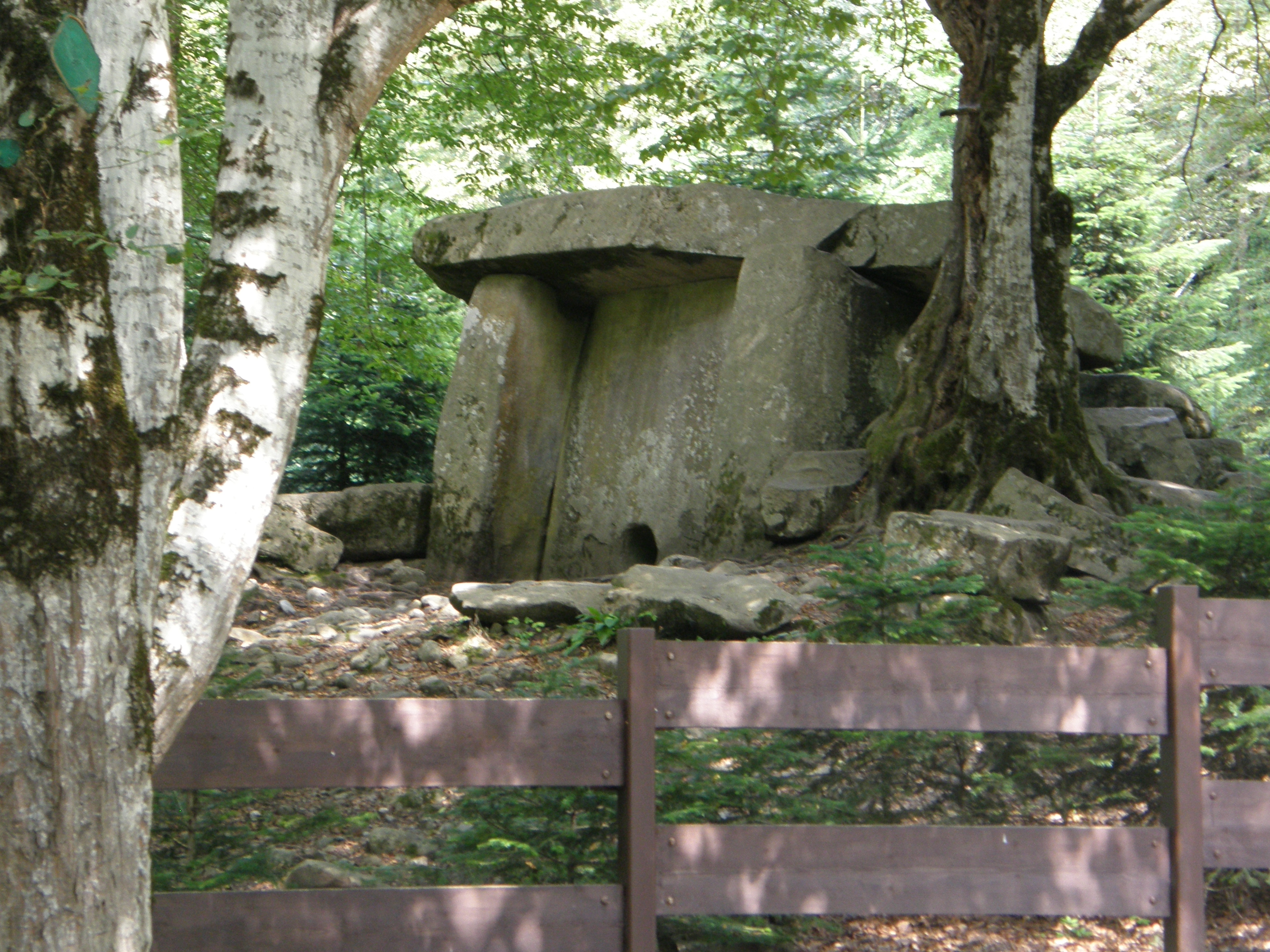 Veliki dolmen Guzeriplj 2