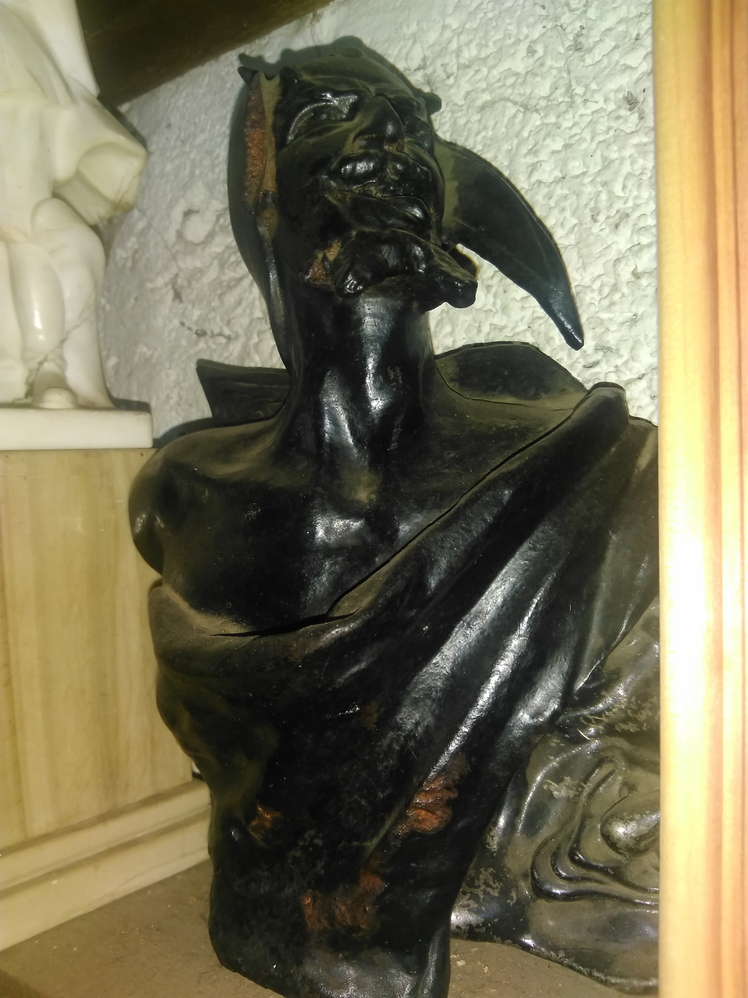 EKB-muzej Panoptikum - metalna figura sa Hitlerovog radnog stola u Berlinu